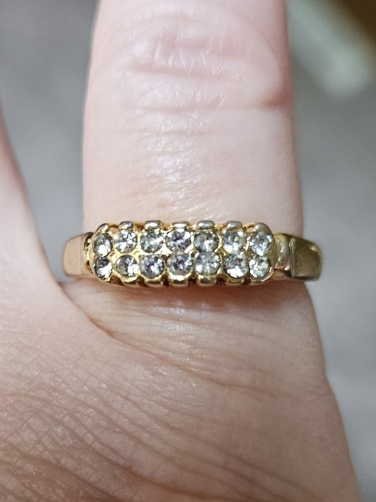 Vintage Jewelry - Vintage Gold Tone Pavé Crystal Double Row Ring. Size 8